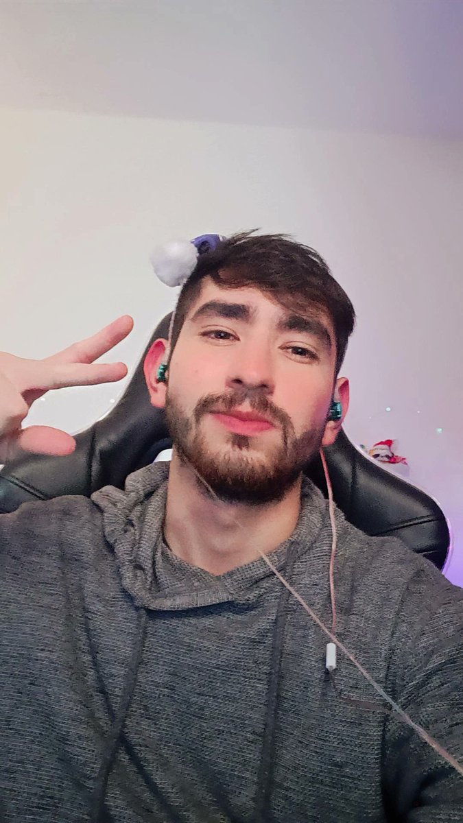 thechemaster11's tweet image. Reaccionando a sus arbolitos 🎄🥵
twitch.tv/thechemaster11
#twitch #directos