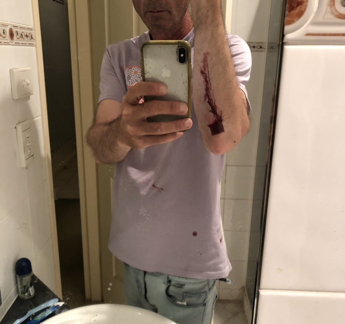 Corey (@coreysinclair) on Twitter photo This morning was the third time in 6 weeks my friend's home in Alice Springs was targeted by a group of thieves. This time they smashed all the windows and tried to attack him. The CLP crime crackdown is really working <a href="/TheNTNews/">The NT News</a> <a href="/abcdarwin/">ABC Darwin</a> This morning was the third time in 6 weeks my friend's home in Alice Springs was targeted by a group of thieves. This time they smashed all the windows and tried to attack him. The CLP crime crackdown is really working <a href="/TheNTNews/">The NT News</a> <a href="/abcdarwin/">ABC Darwin</a>
