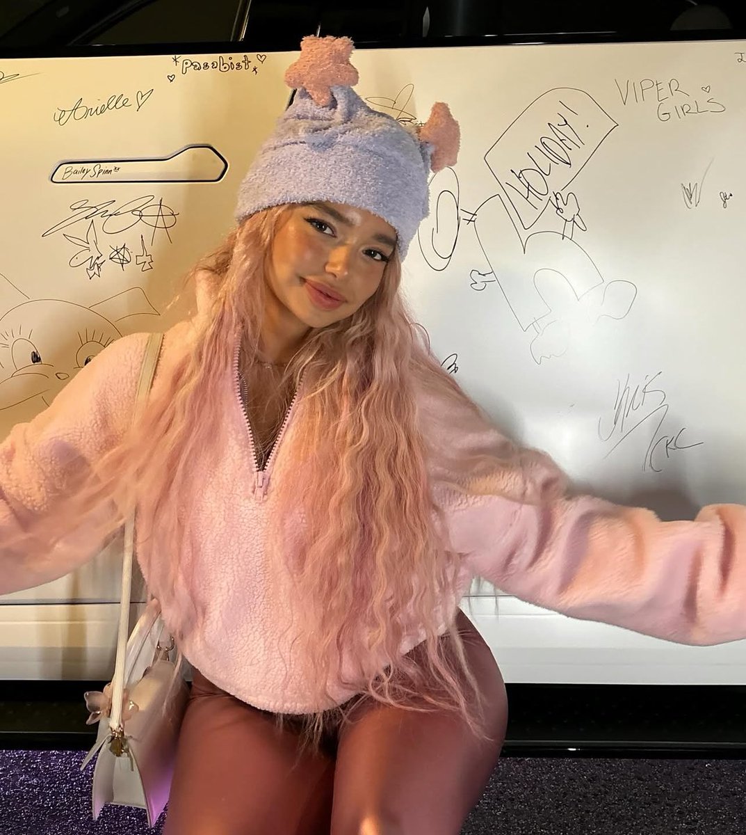 SweetChereePie's tweet image. we’ll be forever young 💘