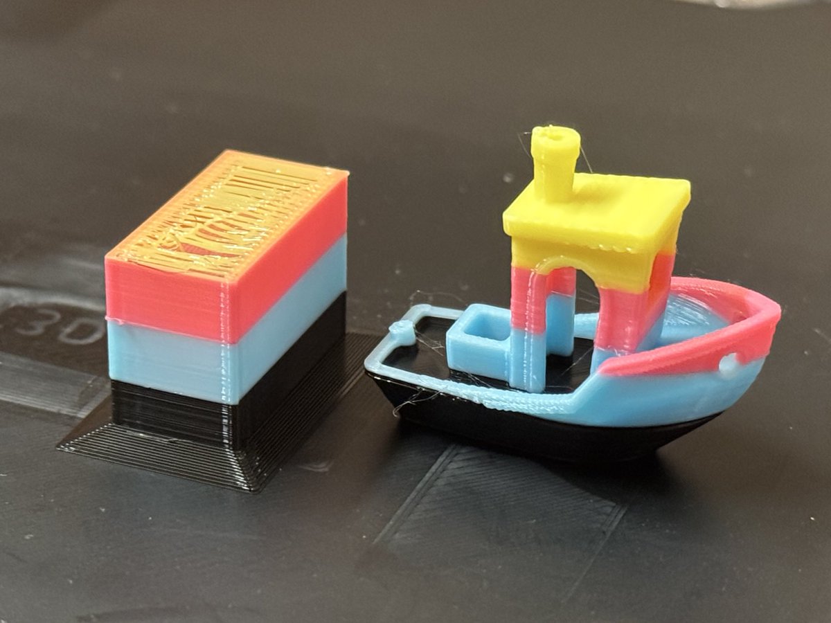 od_1969's tweet photo. 0.2mmノズルで50%3DBenchy
3Dプリント出来た！
#ハーフベンチー
#bambulab
#A1mini
#AMSlite
#3Dプリンタ https://t.co/NyJ1G0JeT1