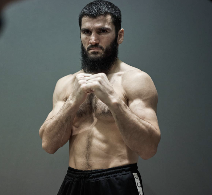 ParamPam1990's tweet photo. OK, so Oleksandr Usyk vs Artur Beterbiev at cruiserweight, yes? 😆😎 https://t.co/RGGIE5Bbzv