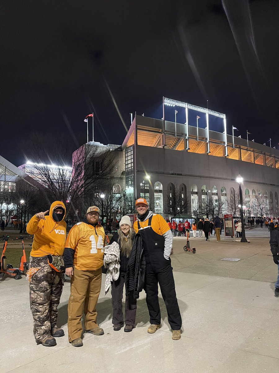 JujunicWolfe's tweet photo. GB🍊!!!! https://t.co/41BTjqACK9