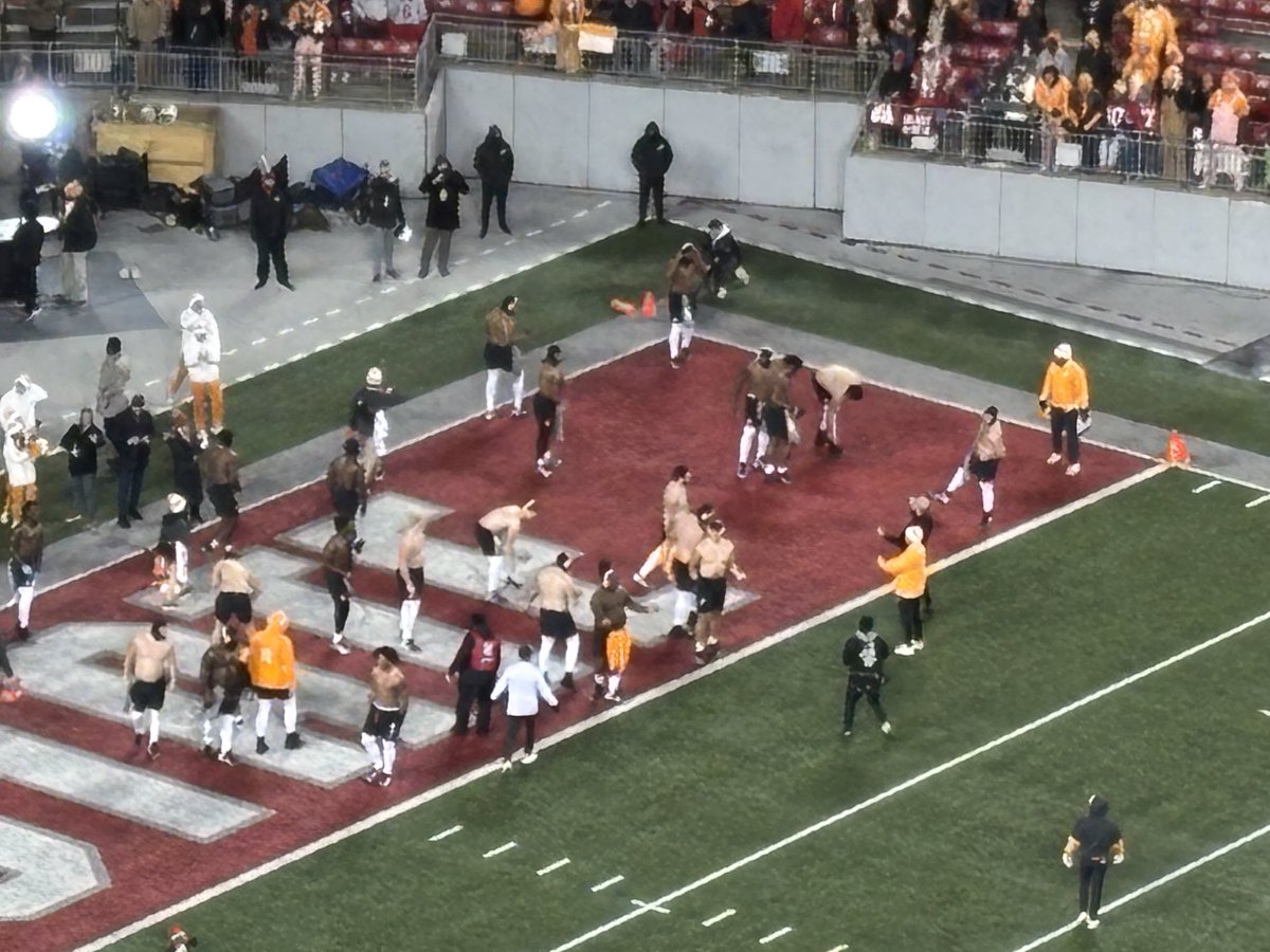 Shirtless Vols everywhere…