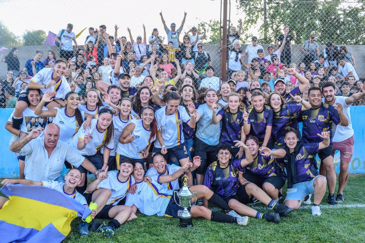 #FútbolFemenino⚽️ | 🏆 ¡Campeonas y de Primera!

Final Anual: 🟢⚪️ Empleados de Comercio 1-2 #Tiro 🟣🟡

⚽️ Florencia Manquehual.
⚽️ Marianela Santana.

➡ El elenco Tirense se quedó con el Torneo "Sonia Guamani" de Primera B y en el 2025 jugará en la máxima división.