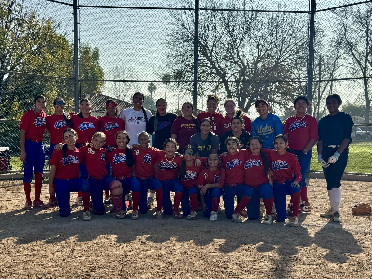 Sofia_Hdz2026's tweet photo. I had a great time giving a little back to the younger players today!
Thank you Coach @lymc23 for inviting me!
I love you!
#coronaangelsmccullough
#coronaangels❤️💙❤️
#ASUcommit
#FORKSUP😈🔱 https://t.co/x7gTeXjSJa