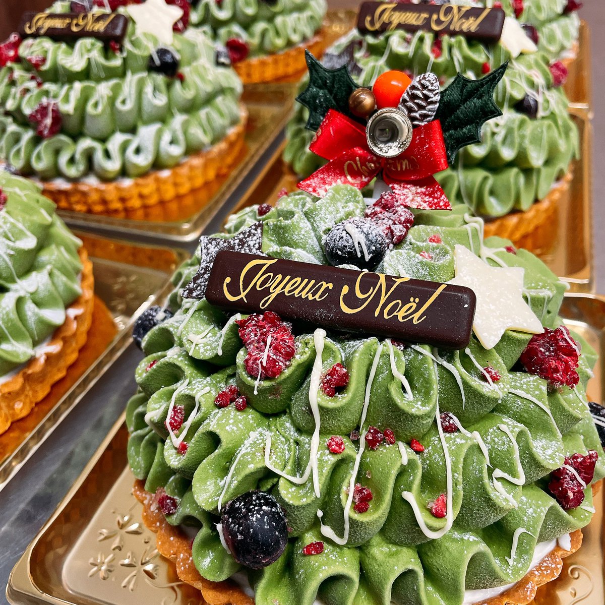 matissier's tweet photo. 週末がやはり
アイスケーキの受け渡し多いけど、
もうメリークリスマスって言っていい？ https://t.co/ASzFbLy0FS