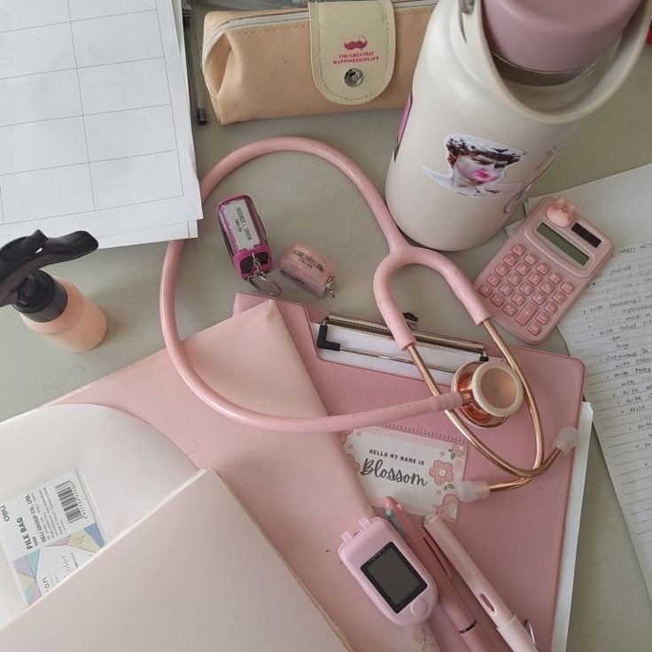 studypenn's tweet image. •  Ingrid 
 •  ela/dela﹙2008 ) 
 • 3° EM + tec de enfermagem 
 • vestibulanda para o Einstein 
 • ♡ ou ↺ para moots

🫶🏻﹕livros, jão, escrita, desenhos animados

#studytwtbr #studytwt #collegetwt