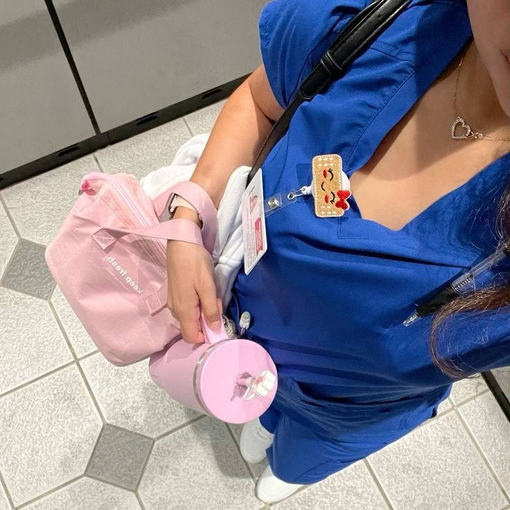 studypenn's tweet image. •  Ingrid 
 •  ela/dela﹙2008 ) 
 • 3° EM + tec de enfermagem 
 • vestibulanda para o Einstein 
 • ♡ ou ↺ para moots

🫶🏻﹕livros, jão, escrita, desenhos animados

#studytwtbr #studytwt #collegetwt