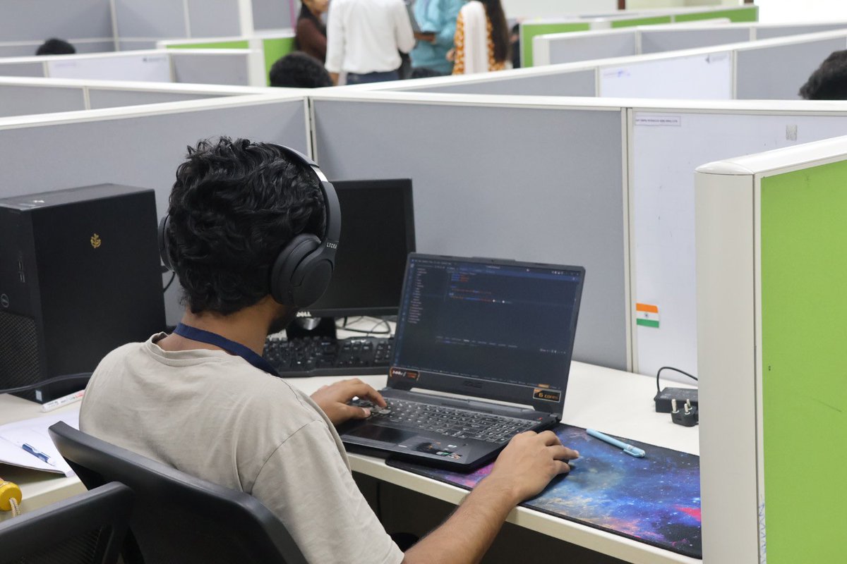 dsvizag's tweet photo. It’s 5 AM, and the students are still hard at work! Just a few more hours before the final round begins. Let’s go! 🚀

#DS24 #CitizenHack #HackathonHustle #InnovationInProgress https://t.co/kDQJ5rrzkR