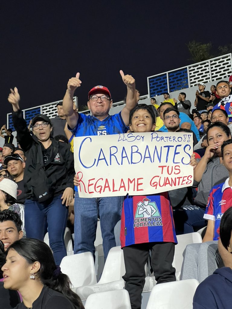 Fitojr93's tweet photo. RT hasta que lo vea Kevin 👊🏼💙♥️ https://t.co/H07H2DOPVs