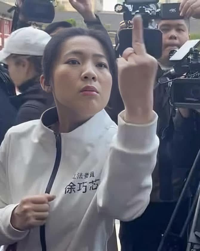 jnglji1's tweet photo. @kookisky1 在群組或社群裡遇到藍白講垃圾話時，一律用這張回覆 https://t.co/pXihwjbUop