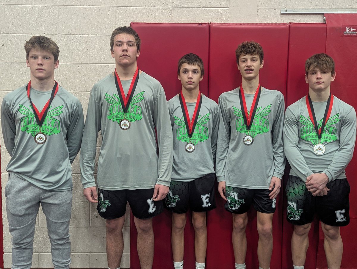 EHSWrestle's tweet photo. EHS wrestlers were in Metamora today for the holiday classic. Medalists include

Conner Knapp 2nd at 106lbs
Henry Watson 2nd at 120 lbs
Finn Hoffman 2nd at 138 lbs
Sam Hoffman 4th at 157 lbs
Ashton Helberg 5th at 190 lbs https://t.co/UO1DDuwDk7
