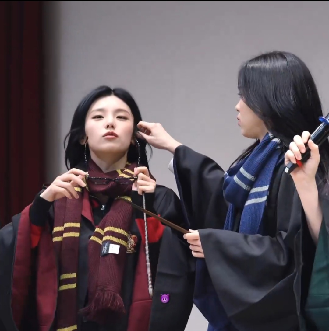 midzy_swag's tweet image. What in the hogwarts 😆💕

#Yeji #Ryujin