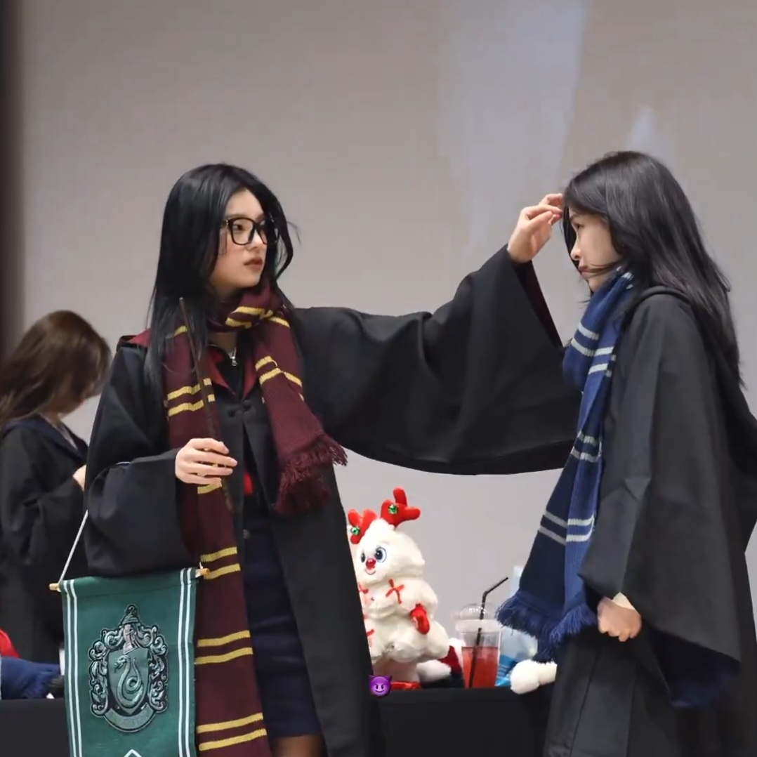 midzy_swag's tweet image. What in the hogwarts 😆💕

#Yeji #Ryujin