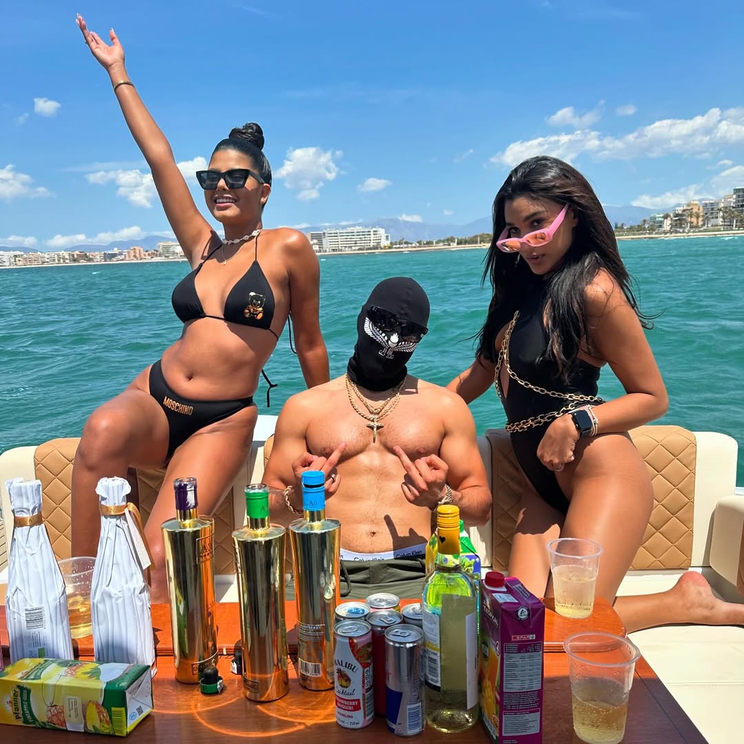 TrapWorldOffic1's tweet photo. El rapero sueco Gaboro fue as*sinado a tiros en un aparcamiento en Norrköping, tenía 24 años. El as*sino grabó un vídeo de la ejecución y lo compartió en internet, donde puede escucharse a la víctima gritar "te lo ruego".🔫‼️ DEP🕊️ #TrapWorld https://t.co/bVOOo8a4YI