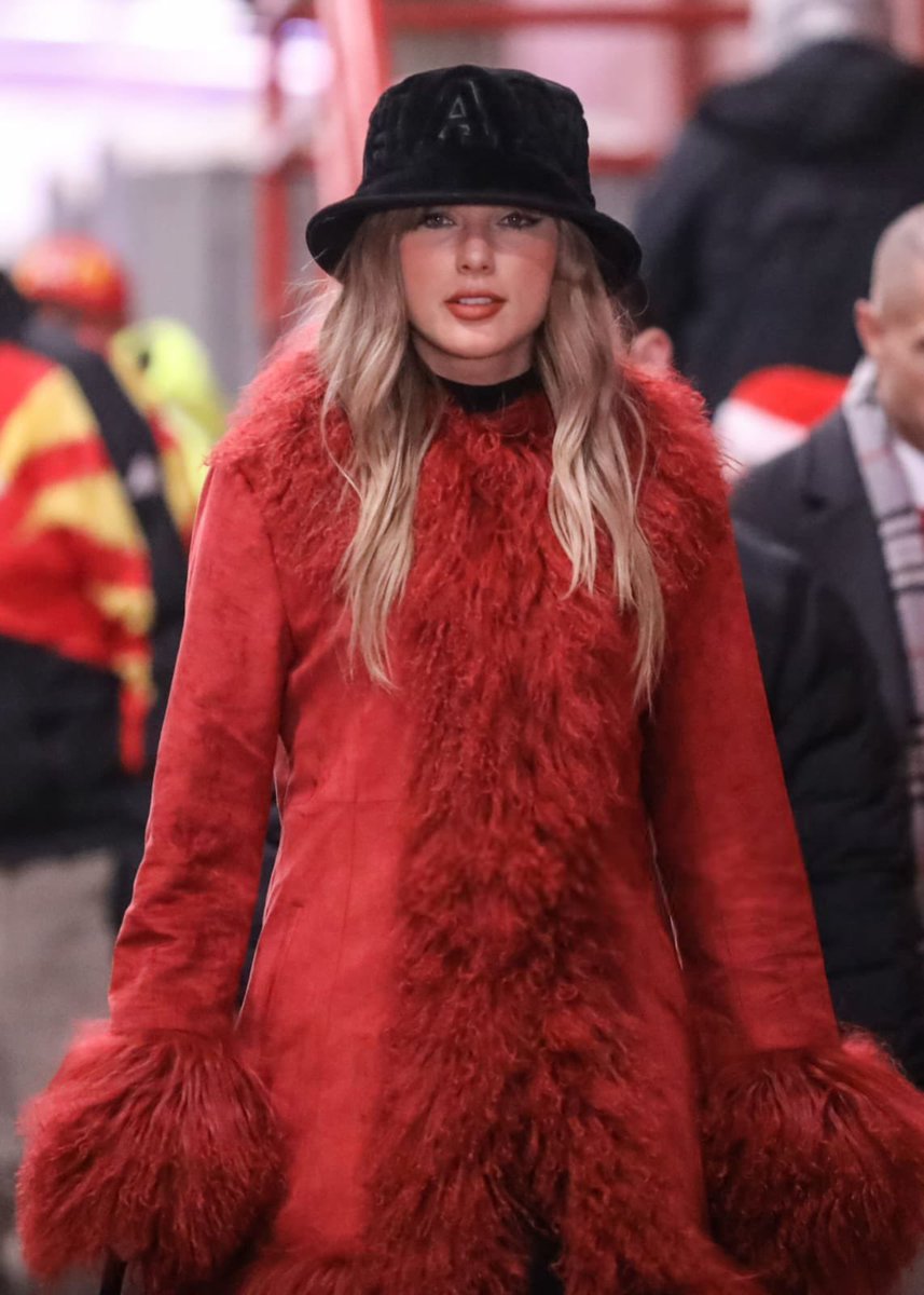 🩶Casey (of Casey & Jamie) 🩶 (@taylorswisters1) on Twitter photo I came on X tonight for the sole reason of seeing if y’all are freaking out over this look as much as I am… I came on X tonight for the sole reason of seeing if y’all are freaking out over this look as much as I am…