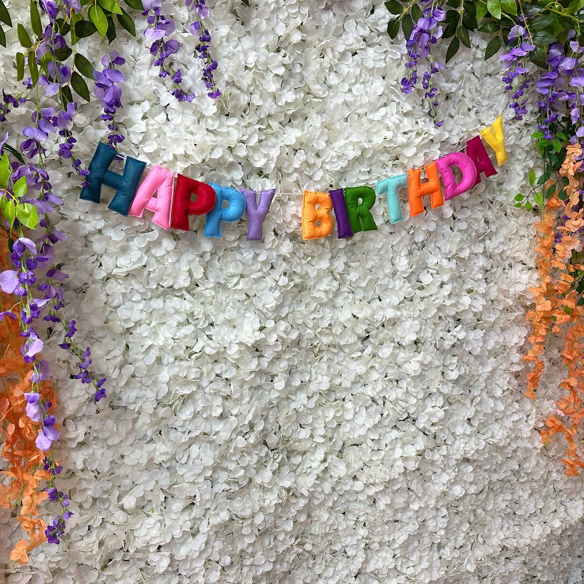 CalicoEvents's tweet image. Fun little birthday party to break up the holiday rush! Who doesn’t love care bears and cupcakes? 

#carebear #birthday #party #birthdayparty #partytheme #cupcake #photobooth #photoboothrental #birthdaybooth