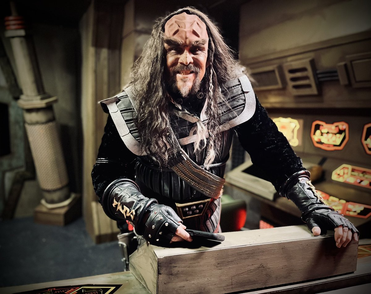 KaoticaStudios's tweet photo. Behind the scenes of #FarragutForward - one of the biggest Star Trek Fan productions ever!

#kaoticastudios #farragutfilms #startrek #fanfilm #klingon #sfx #sfxmakeup https://t.co/5fx5QzRVJS