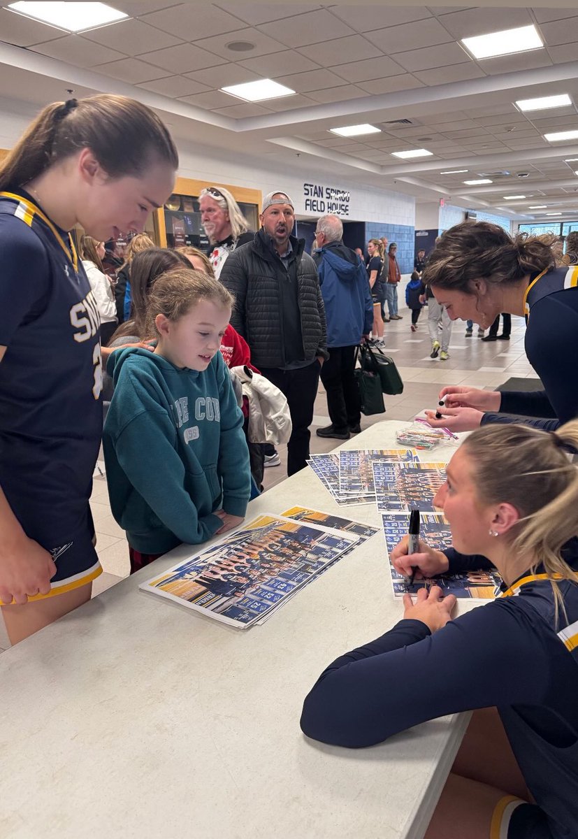 SNHUWBB's tweet photo. Thanks to all of our fans *and especially our youngest fans* who came out and supported us today! The future of Penmen basketball is bright with you by our side!🌟 https://t.co/A2dabtaJZI