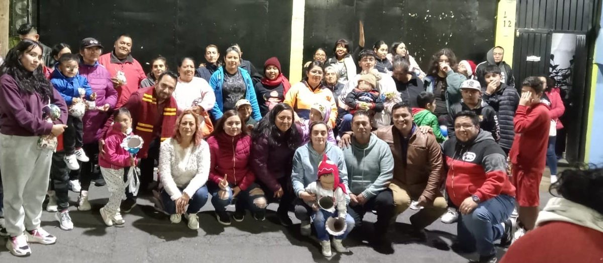 MarthaAvilaCDMX's tweet photo. Les comparto imágenes de las posadas que realizamos en colaboración con la Fundación Torales.
Gracias  por capturar estos momentos de alegría y esperanza en la colonia Ampliación Veracruzana, y en Carril 17 y Carril 19 en San Juan Xalpa. https://t.co/1BChtY2yJ0