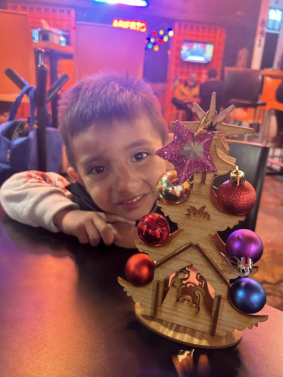DjSAV3's tweet photo. Emi en modo Navideño! 🪅 🎄 https://t.co/QEdI38Qb4W