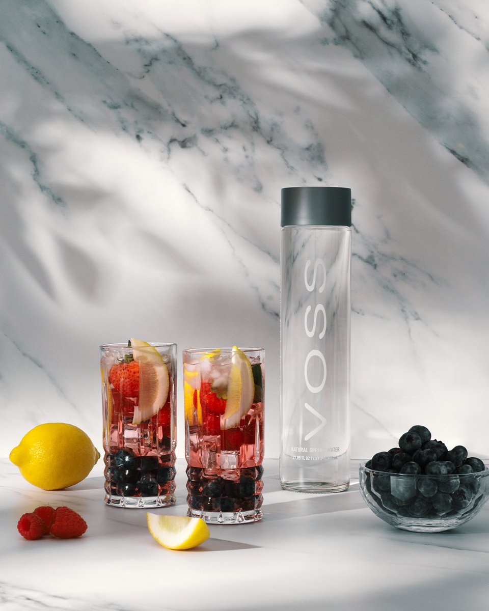 BERRY BASIL SPLASH 🍓🍹

Mixed berries  
2 oz. gin (Optional) 
Basil leaves
Lemon slice 
Lemon juice
VOSS Still or Sparkling
Ice

-Muddle berries &amp; basil together. 
-Add lemon juice &amp; ice, fill with VOSS Still or Sparkling 
-Garnish with berries, lemon slice and a basil leaf