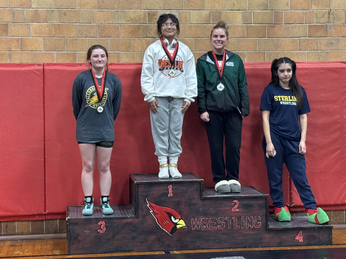 LadyKnightWrest's tweet photo. Our girls had a great showing in Metamora today! Sydney Johnson and Marley Clark both placing 1st , Bella Motteler and Jamie Verda placing 2nd, Kya Norman placing 3rd and Becca Kravits placing 4th. Taking 2nd as a team today @Richwoods_HS   @Ilmatwomen @KurtPegler @pjstarsports https://t.co/sAOfeFI37S
