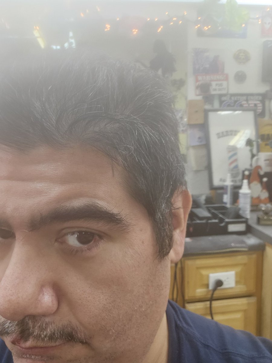 RVegas02's tweet image. I did something (had time b4 work)
Before vs After #buzzbuzz #nomopheadofhair #cleancut