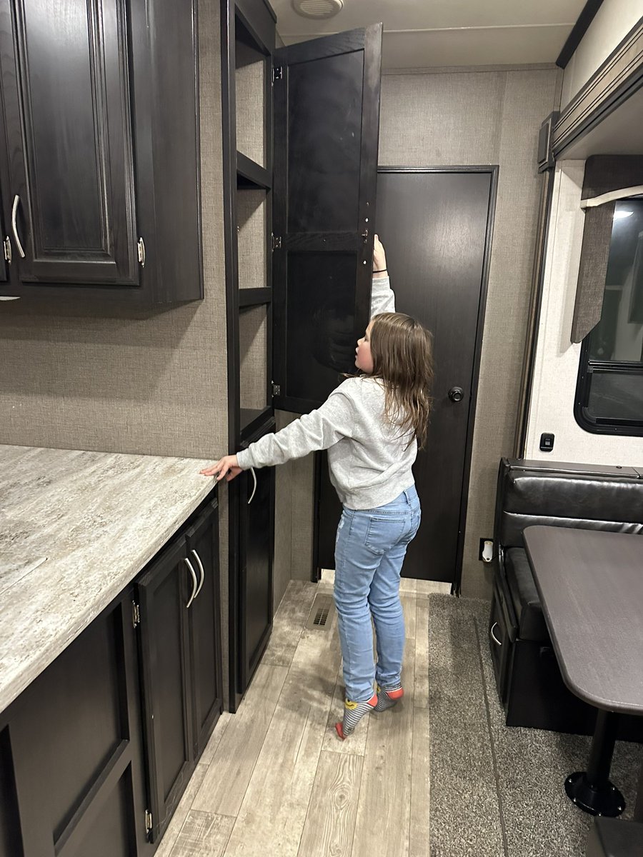 BrianEntin's tweet image. This is the best.
Remember the family of 6 In our story that survived Hurricane Helene in North Carolina and was living in a small camper. 
@EmergencyRv saw our story -and within TWO DAYS delivered this amazing RV!!!
Woody with Emergency RV you are a HERO !!!!!