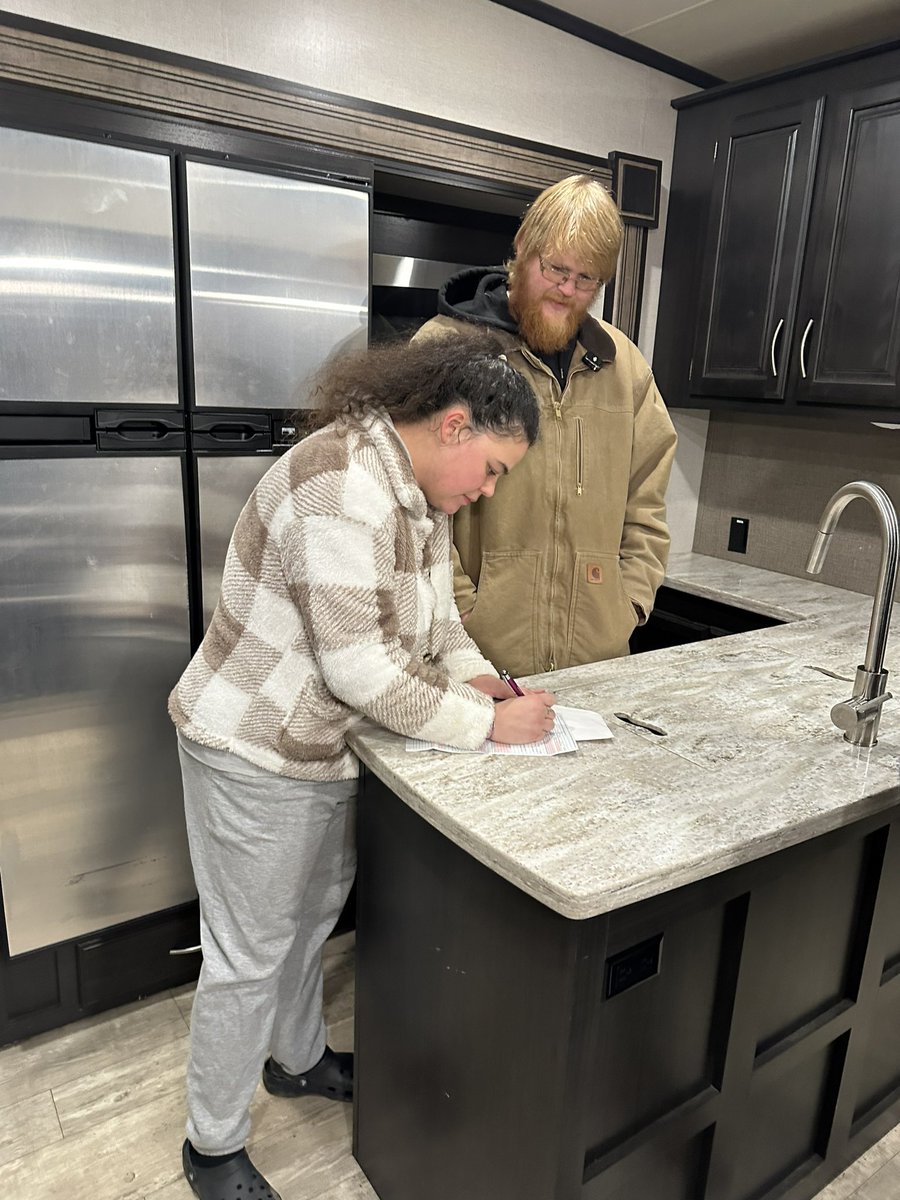 BrianEntin's tweet image. This is the best.
Remember the family of 6 In our story that survived Hurricane Helene in North Carolina and was living in a small camper. 
@EmergencyRv saw our story -and within TWO DAYS delivered this amazing RV!!!
Woody with Emergency RV you are a HERO !!!!!