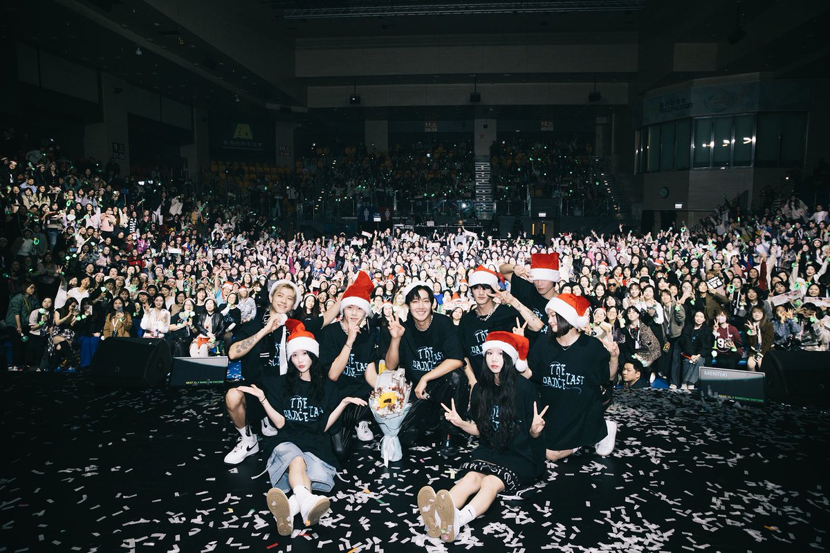 khj_heneciatwt's tweet photo. #kimhyunjoong #last #dance #concert #thelastdance #hongkong https://t.co/v3v5TQnj2N