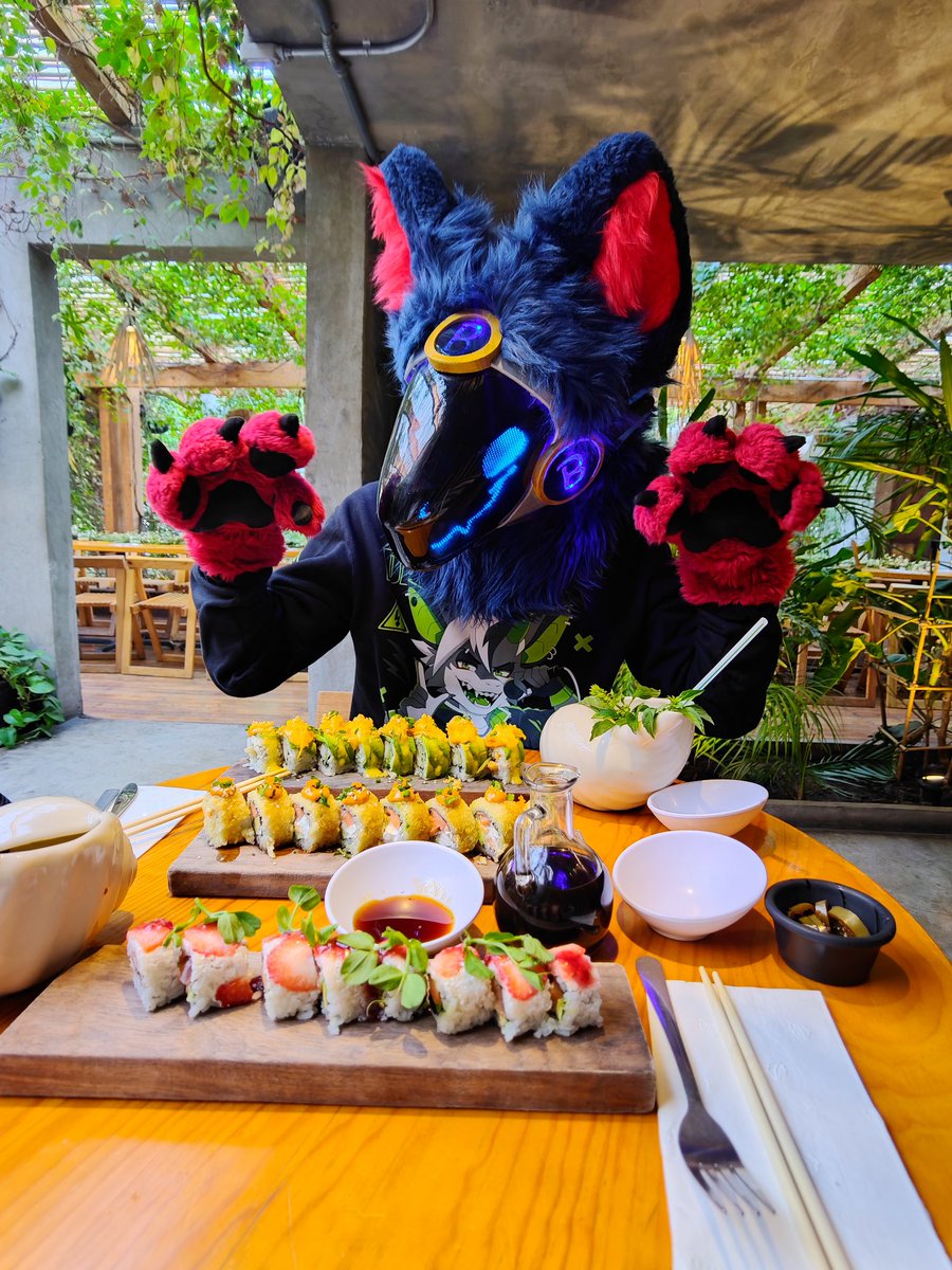foxbecket1's tweet photo. Protogen disfrutando de un rico sushi junto a una bebida dentro de una caracola 👌🏽👌🏽👌🏽 https://t.co/3i7QY9yme4