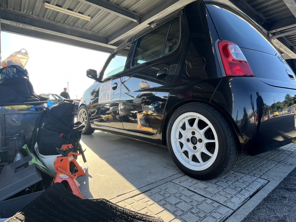 ABAnekineki126's tweet photo. Take offネキ!!✈️
大好きな車に囲まれて本当に幸せすぎた4泊5日でした✨ D-SPORT、DAIHATSU、SPKの皆様、チーム関東のみんな、沖縄の激アツレーサー達、本当にお世話になりました!! うちも北海道からカチコミしたいね!?🔥
#DSPORT #Dスポ #DAIHATSU #沖縄 #Teamkanto #HKCORSE https://t.co/4wAzsGsjbM