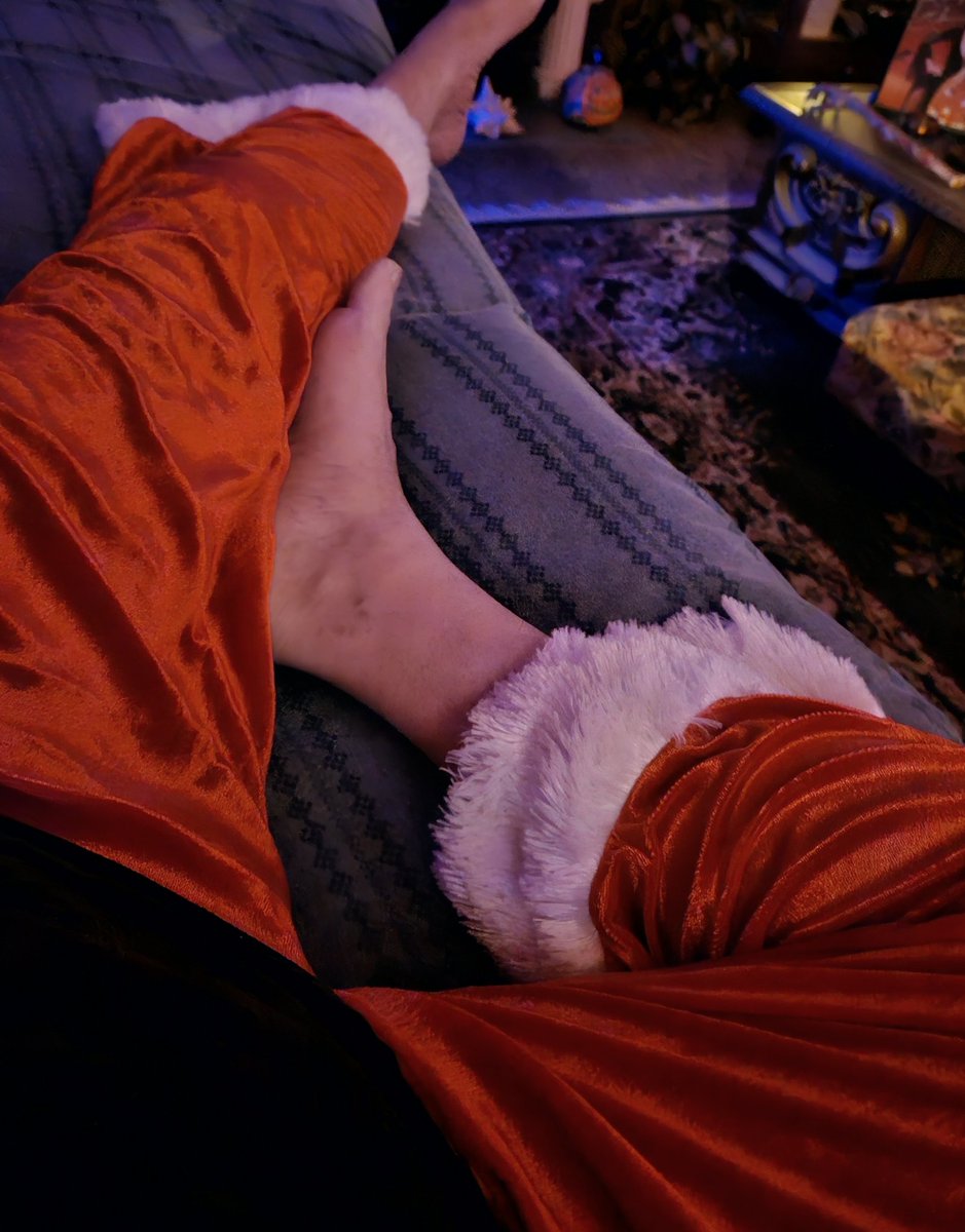 Darrin_269's tweet photo. Time for Santa lounge pants. https://t.co/d1fWcwO7tz
