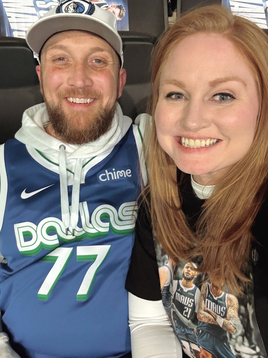 Starting Christmas break off with a <a href="/dallasmavs/">Dallas Mavericks</a> game 💚🏀 #letsgomavs