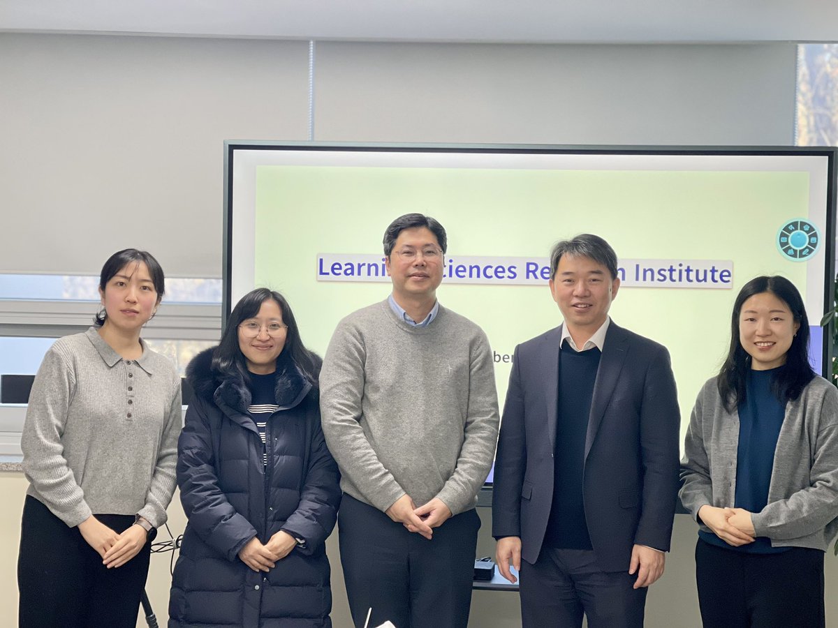 I really enjoyed the visit to the Learning Sciences Research Institute at Seoul National University, led by Prof Young Hoan Cho. A wonderful team!