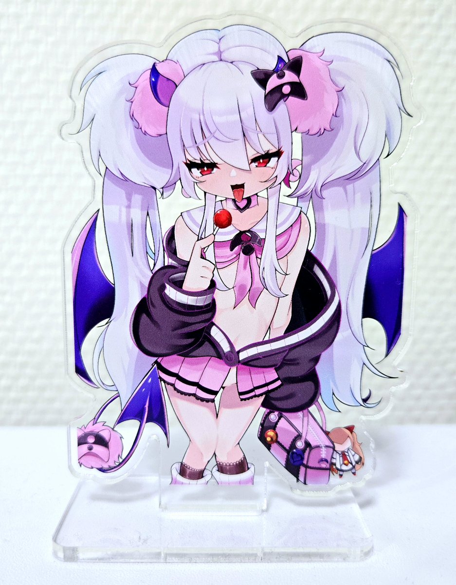 グッズとかも作ってみたくなっちゃってアクリルスタンドも作ってみたぞ

綺麗にできてていいゾ～これ
サキュバスギャルグリムアロエです
冬コミに持ってきます
#C105 