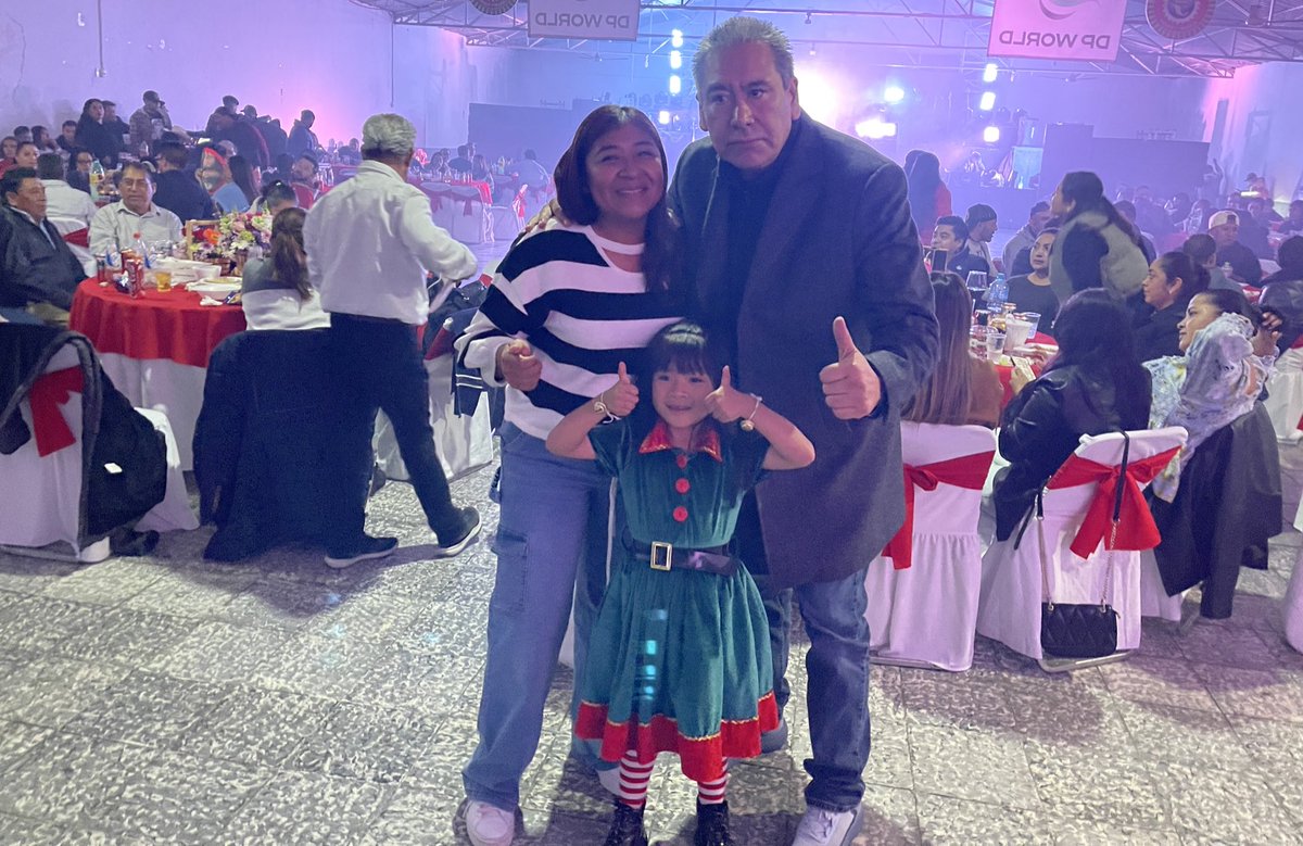 Felices Fiestas!!! en Rafael Lara Grajales tierra natal del líder de la <a href="/CTMPuebla/">CTM_FTPuebla</a> <a href="/leobardosoto/">Leobardo Soto</a> donde celebró el convivió de Fin de Año 2024, en un año productivo para todas las ramas industriales del estado de #Puebla Feliz Navidad Y Próspero año 2025 !!!🎁🎁🎄💐