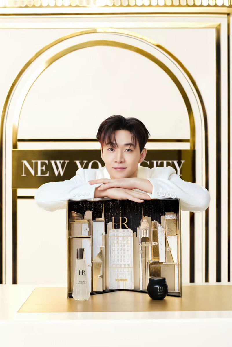 Ling10281's tweet photo. Helena Rubinstein 
@henrylau89 💛🤍🖤❤️
超帥的王子亨利💓💓💓 https://t.co/tRiq5Gyatz