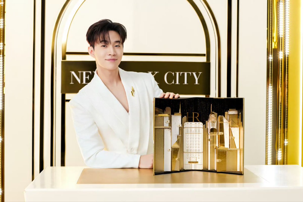 Ling10281's tweet photo. Helena Rubinstein 
@henrylau89 💛🤍🖤❤️
超帥的王子亨利💓💓💓 https://t.co/tRiq5Gyatz