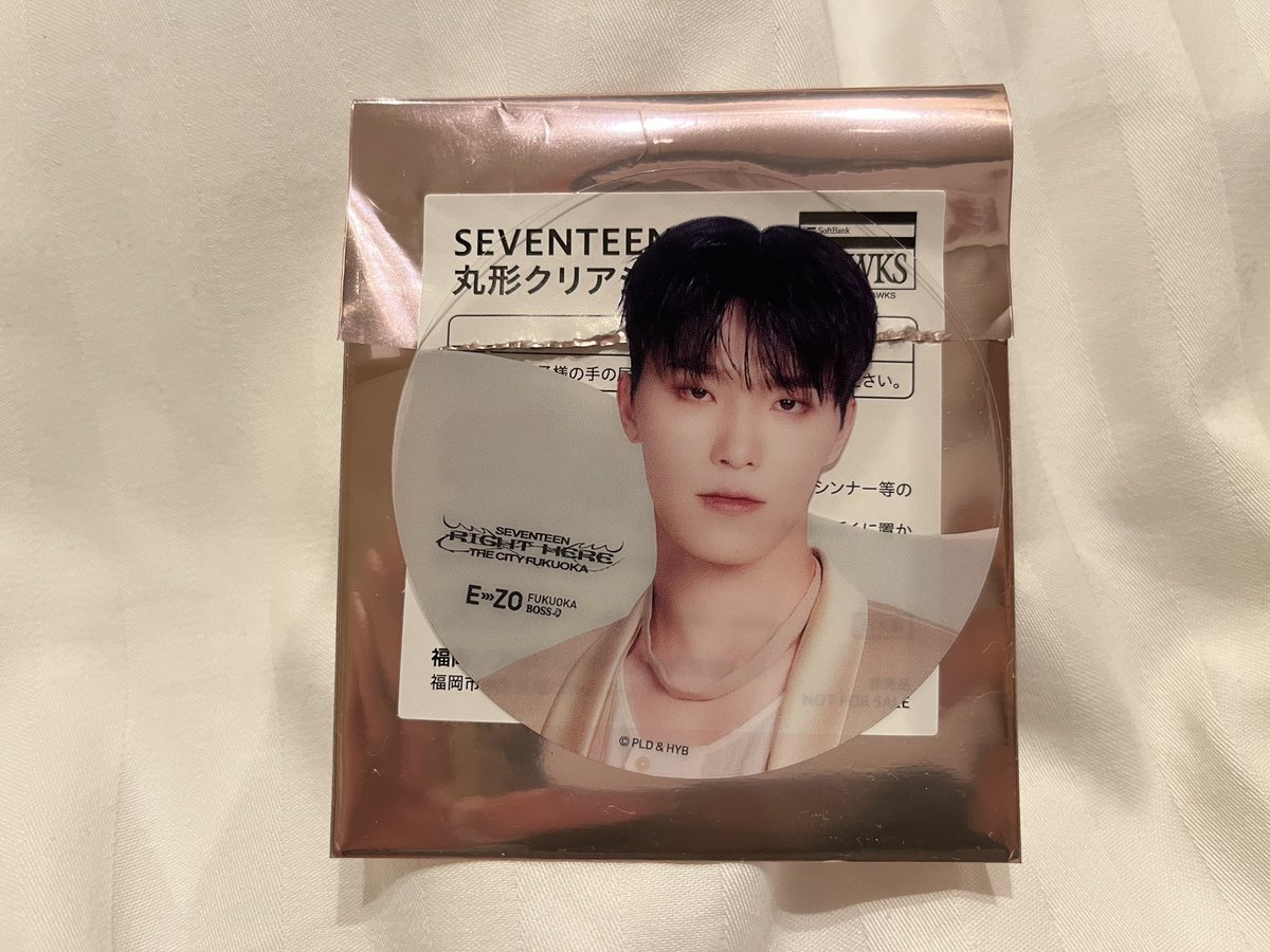 ww6_nu's tweet photo. seventeen  RIGHT HERE THE CITY 交換
丸型クリアシート カプセルトイ ラバーバンド

【譲】ドギョム ディノ

【求】クリアシート：ウォヌ
　　ラバーバンド：seventeen

郵送での交換📮
条件の合う方いらっしゃいましたらお気軽にお声掛けください☺️ https://t.co/KvgyXXYeAL
