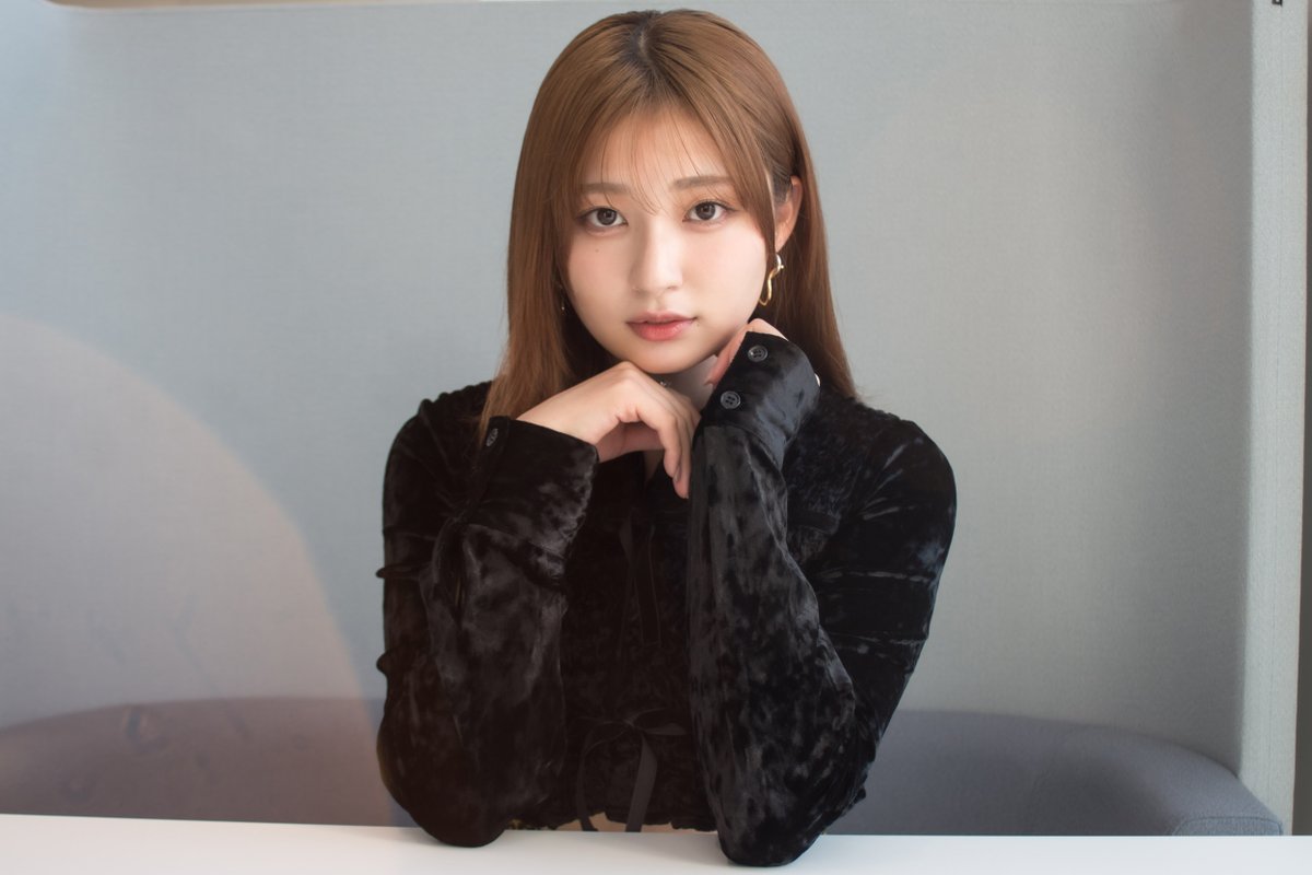 吉川愛 直筆サイン入りチェキ