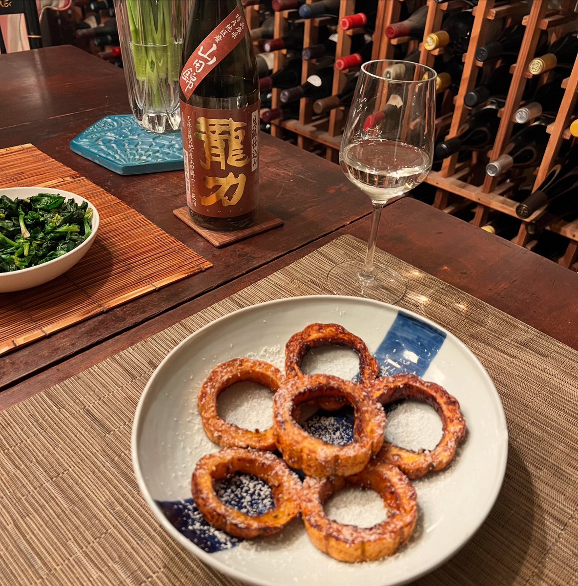 sakayanyc's tweet photo. Tatsuriki Kimoto Tokubetsu Junmai with Fried Delicata Squash. Mild earthy sake compliments well with sweet squash.
.
#sakepairing #tatsurikikimotojunmai #mtcsake https://t.co/iqn2CefLSD