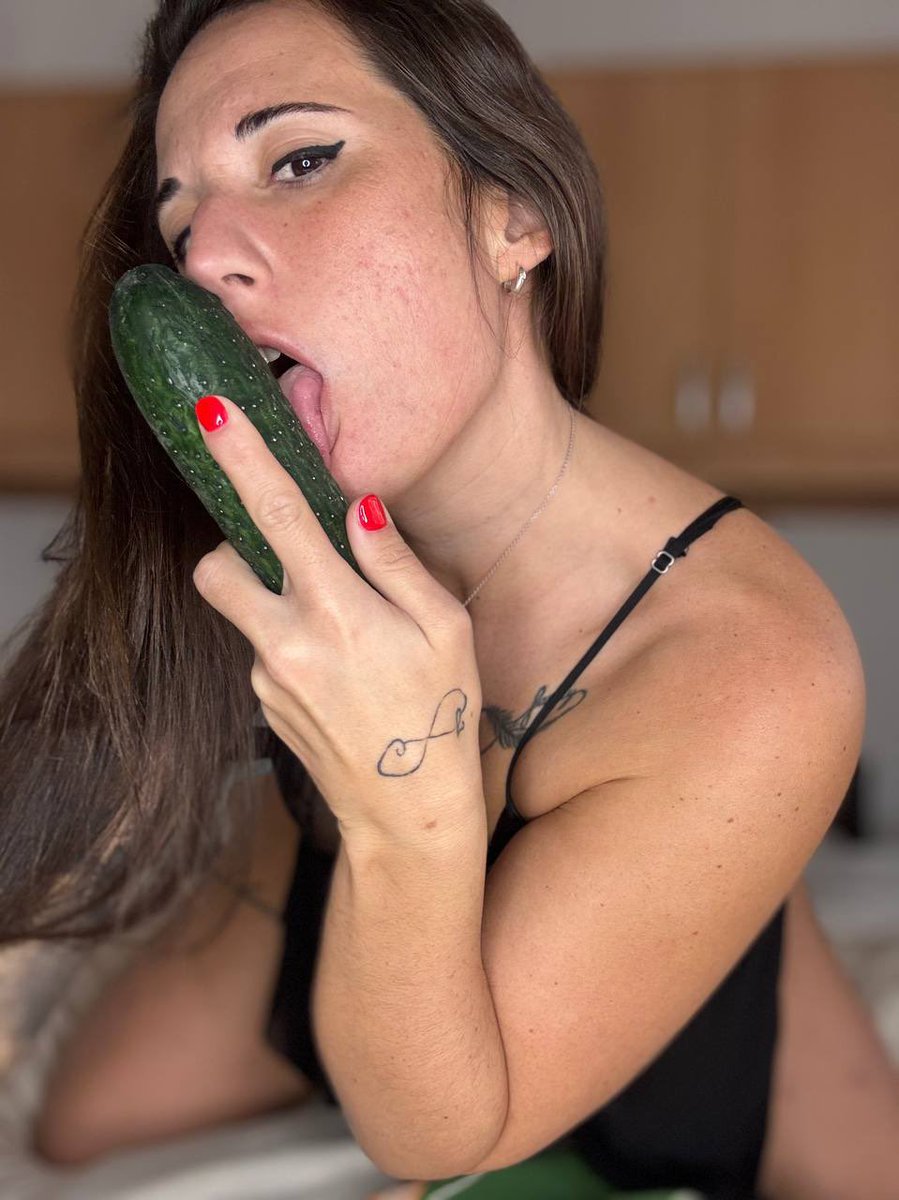 I need a cock that fulfills my great fantasies because I'm fucking the cucumber in the ass😈🥵 https://t.co/xxHujzjsXZ