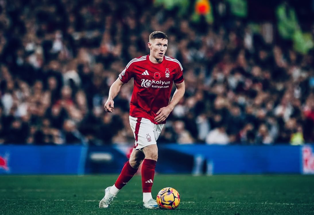 Ben_Mattinson_'s tweet photo. When discussing the top young midfielders in the league, I never see enough mentions of Elliot Anderson. 

-Powerful runner, carrier + dueller
-Quick feet + skill dribbler
-Uses his body well to ride challenges
-DLP passer + half-space crosser
-Solid 1v1 defender
-Aerial threat https://t.co/QgpPRM3kct