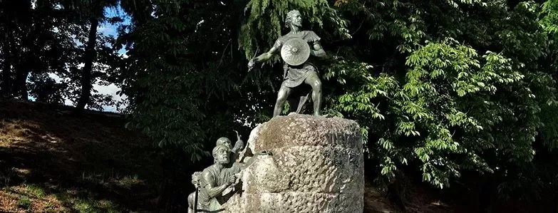 500LVC's tweet photo. Durante a expansão da República Romana na Península Ibérica, encontraram uma forte resistência dos Lusitanos. Em 147 A.C. Galba reuniu-se com os líderes lusitanos, em vez de discutir paz, massacrou-os. Viriato assumiu o papel de generalíssimo dos Lusitanos. https://t.co/6XYhOIF9cu