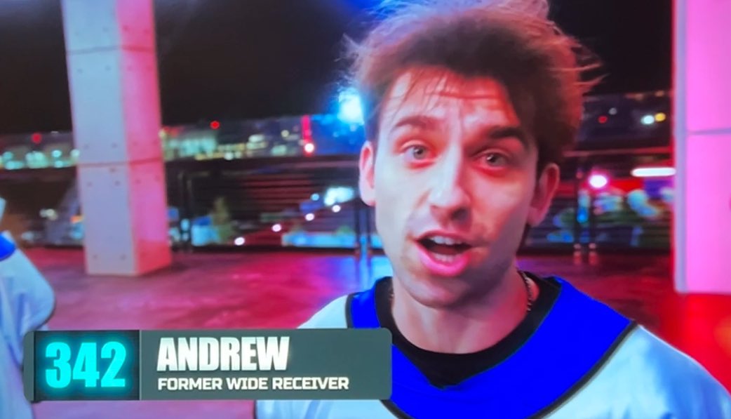 melisamarzo's tweet image. The #BeastGames editor did him dirty by highlighting his job title after he quite literally fumbled the first ball in the game 😂