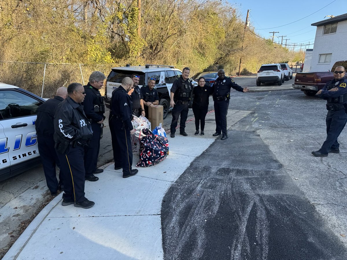 DPDReserves's tweet image. More pics of today’s awesome event! Thank you to our reserve officers and especially our donor who made everything possible! Merry Christmas and Happy Holidays!