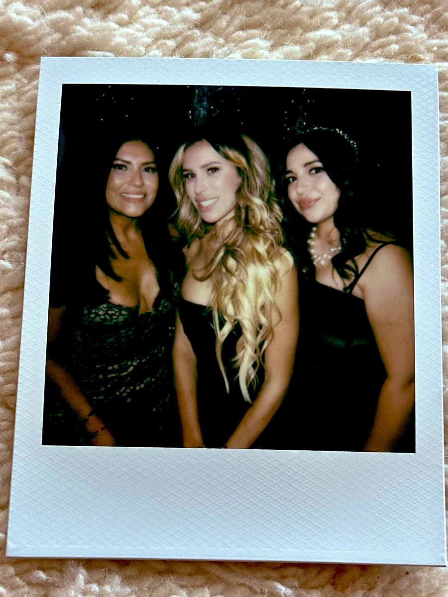 disco__daze's tweet photo. happy birthday @emmamakeawish, the blair to my serena 👑✨🩷 
xoxo gossip girl https://t.co/gvno15FzmI
