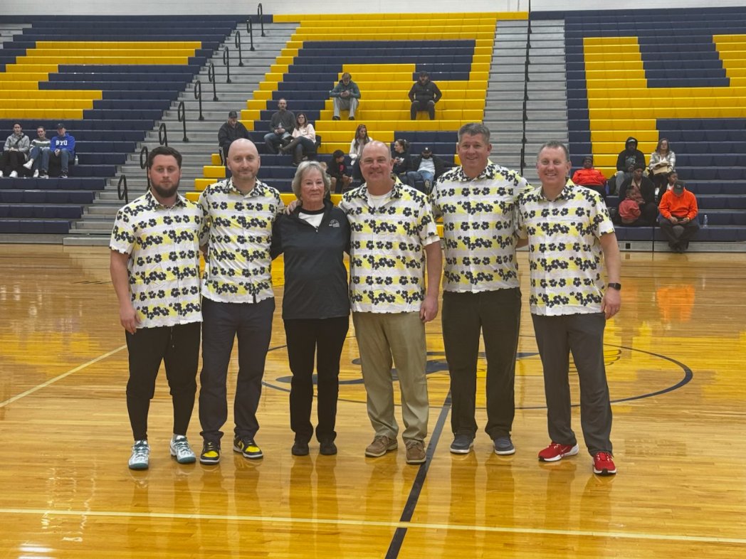 heater_EHC's tweet photo. A blessing to be able to Honor Coach J and see friends and E&amp;H alumni. Great to see Ms. J a very special person to us all.
Hawaiian shirts a nod to Coach J's fashion. Profits raised by Fluco Basketball and other sponsors will go to the American Association for Cancer Research. https://t.co/FFSyMf5vVm